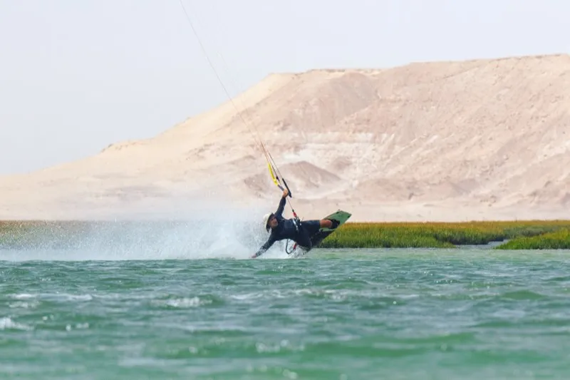 Saut big air kitesurf au lagon de Dakhla